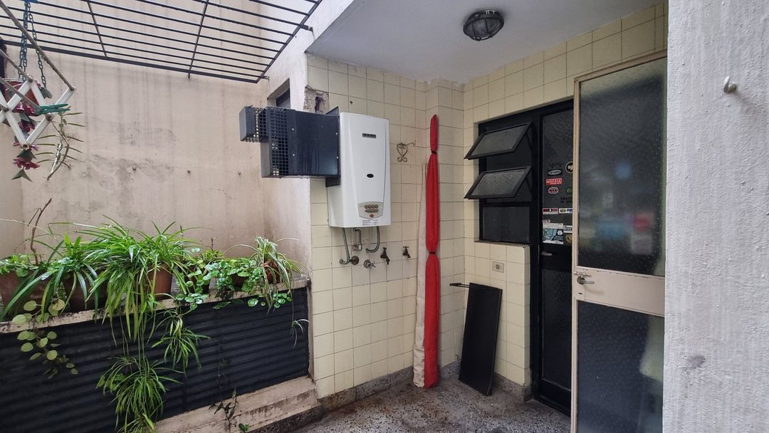 VENTA DEPTO 3 AMB FRENTE C/DEPENDENCIA Y COCHERA