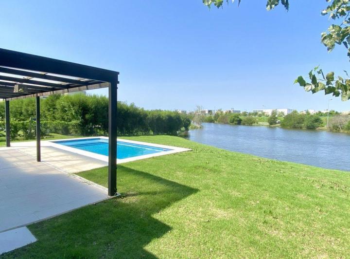 Casa · 172m² · 5 Ambientes · 2 Cocheras