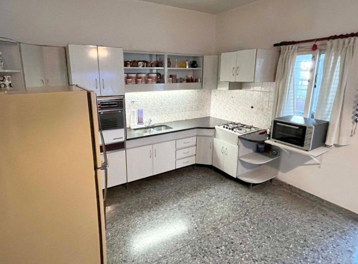 Casa · 200m² · 5 Ambientes · 3 Cocheras