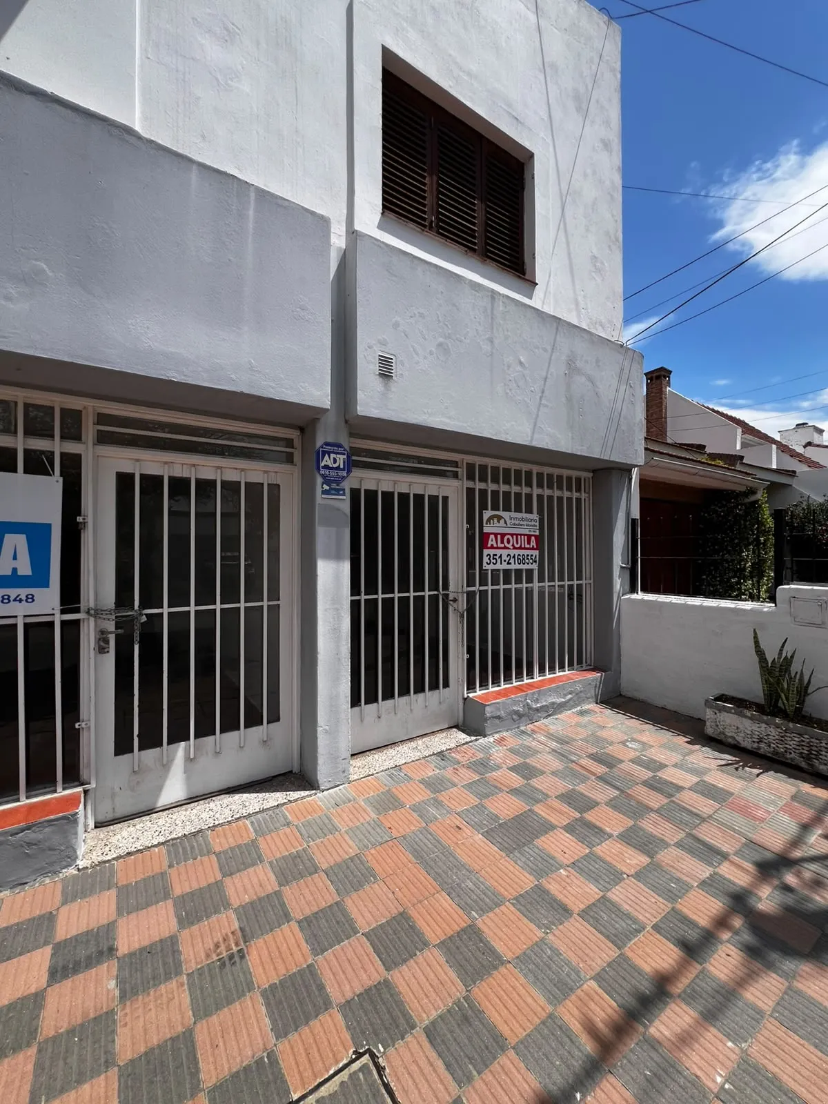 Alquilo Local en Barrio Urca Zona muy Transitada