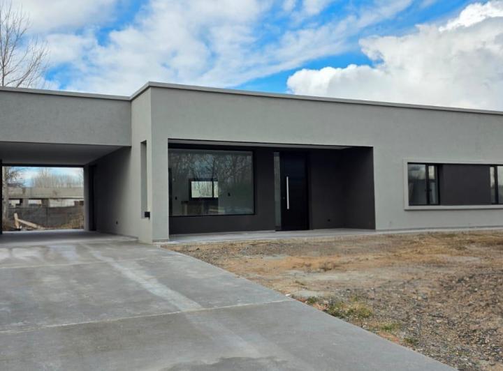 Casa · 150m² · 7 Ambientes · 1 Cochera