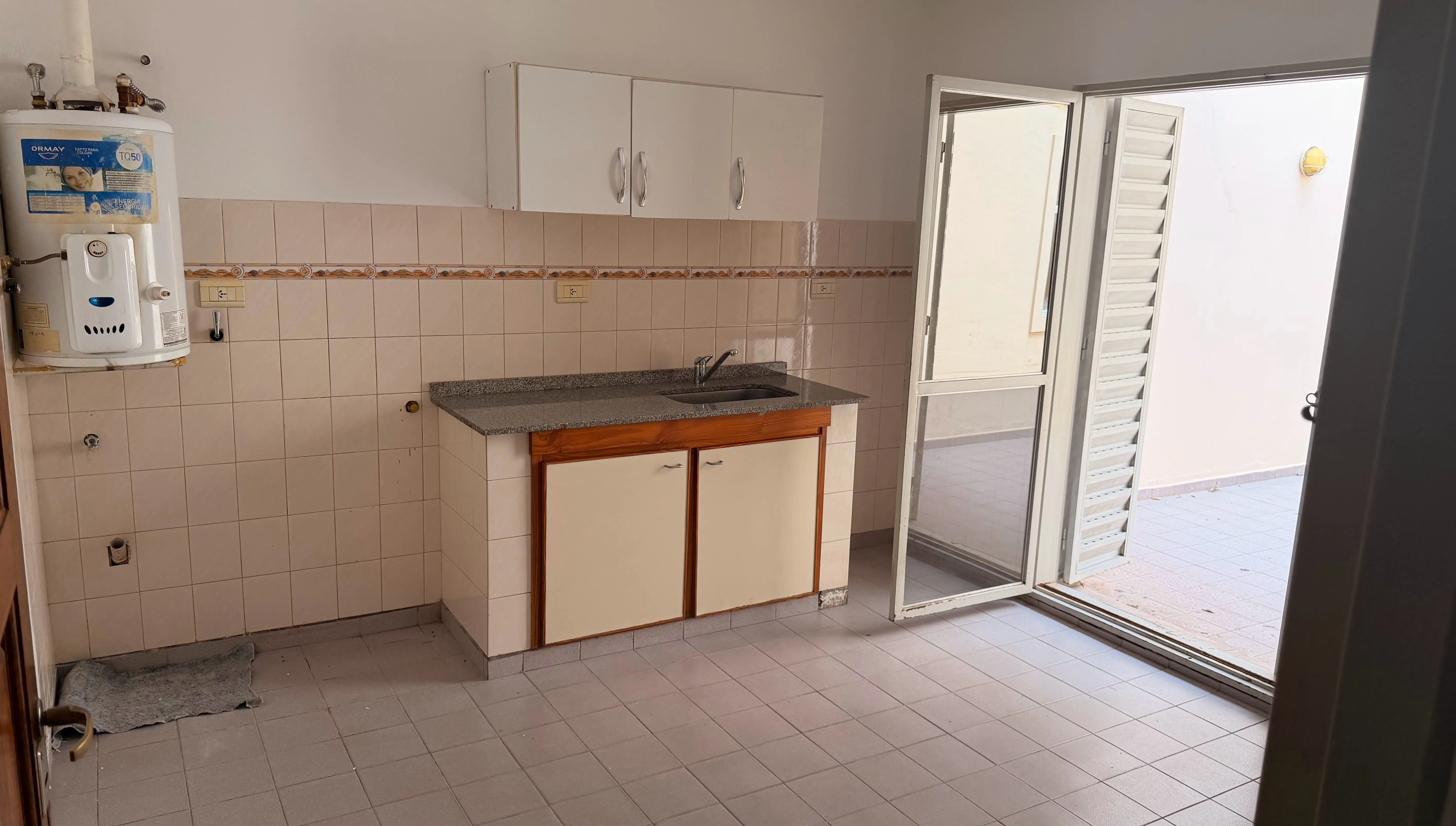 B° Alto Alberdi, dpto P.B., 1 dorm, cocina comedor, baño y patio.