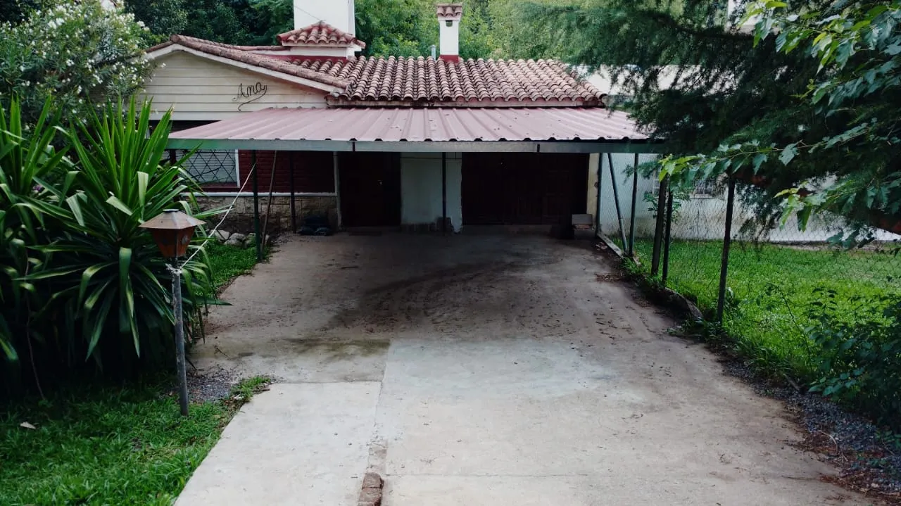 DUEÑO VENDE CASA CON DPTO. RIO CEBALLOS, B° ÑU-PORA USD 68.000