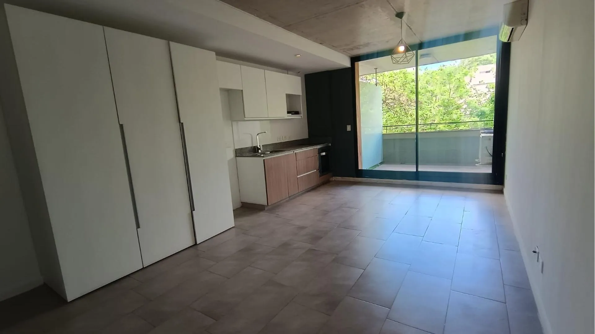 MONOAMBIENTE AL FRENTE CON BALCON ATERRAZADO - Almagro