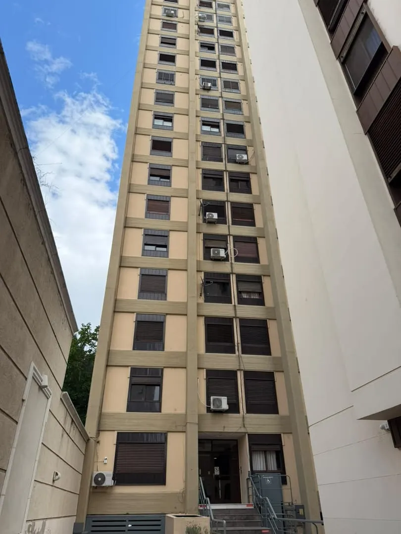 SE VENDE- APTO CREDITO -Departamento de dos dormitorios con balcón semipiso - Ce...