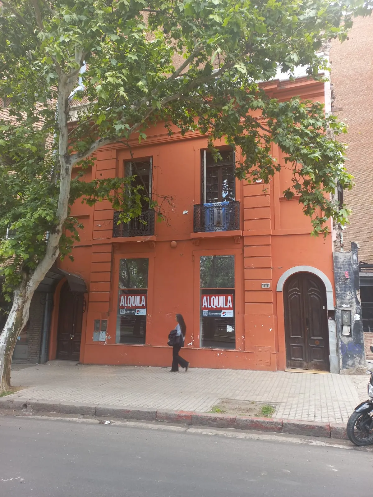 NUEVA CBA - FRENTE PALACIO FERREYRA - BV. CHACABUCO - 6 CONSULTORIOS+2 PATIOS+SOTANO