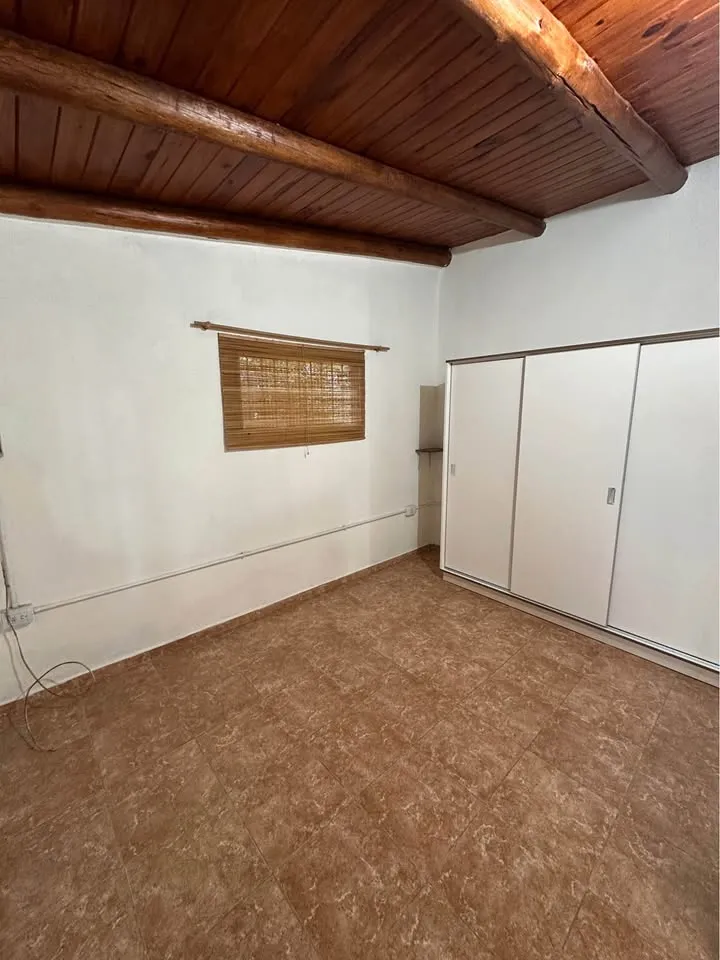 ALQUILER CASA CON GRAN PATIO