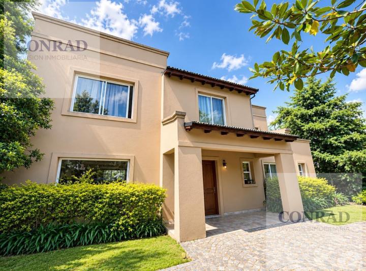Casa · 213m² · 6 Ambientes · 1 Cochera
