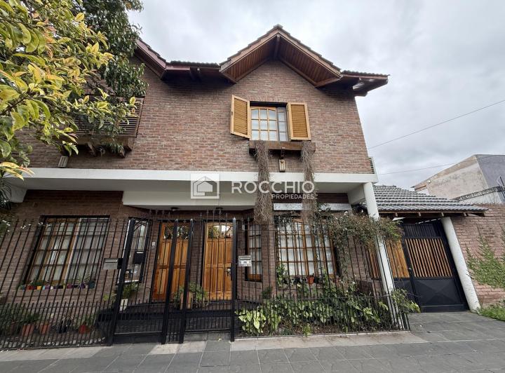 Casa · 70m² · 4 Ambientes · 1 Cochera