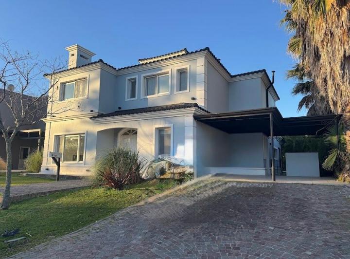 Casa · 280m² · 3 Dormitorios