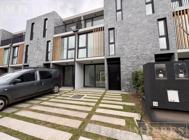 Casa · 128m² · 4 Ambientes · 1 Cochera