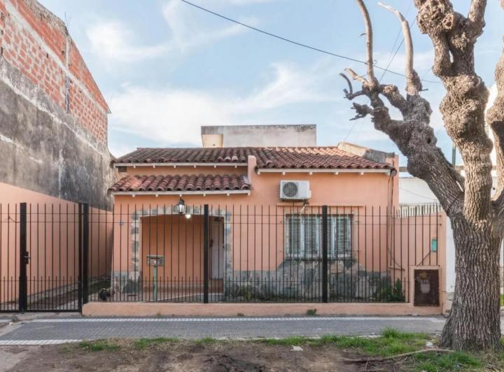 Casa · 1m² · 4 Ambientes · 2 Cocheras