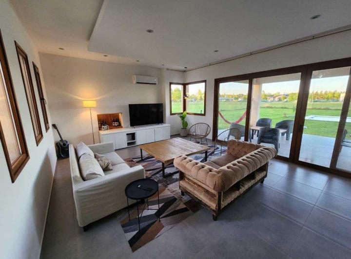Casa · 174m² · 4 Ambientes · 2 Cocheras