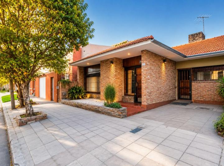 Casa · 79m² · 4 Ambientes · 1 Cochera
