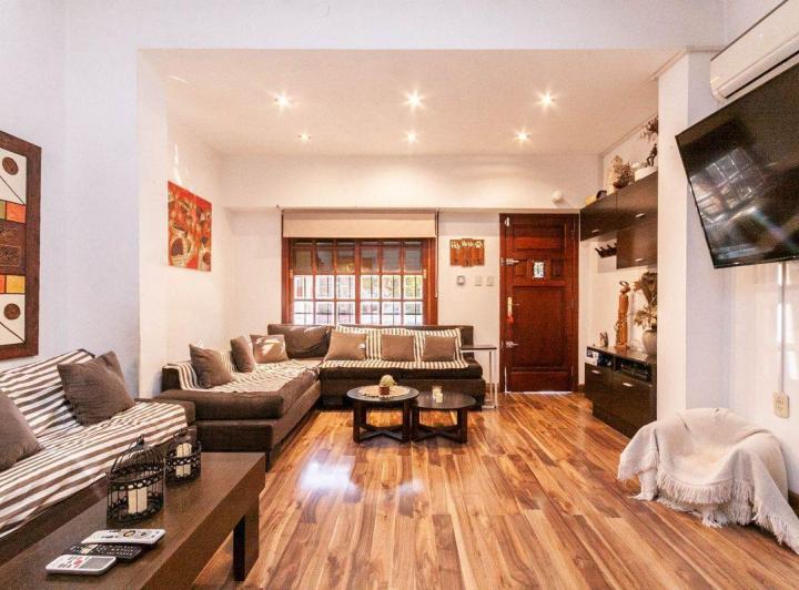 Casa · 235m² · 3 Ambientes · 2 Cocheras
