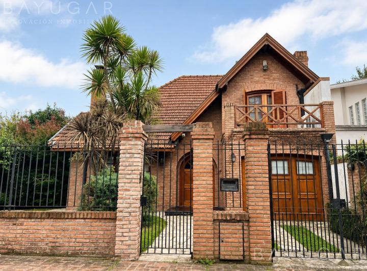 Casa · 240m² · 5 Ambientes
