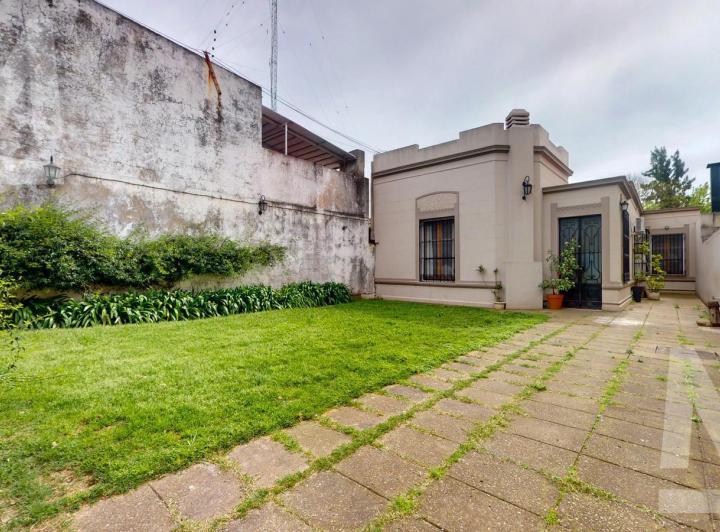 Casa · 400m² · 4 Ambientes · 1 Cochera