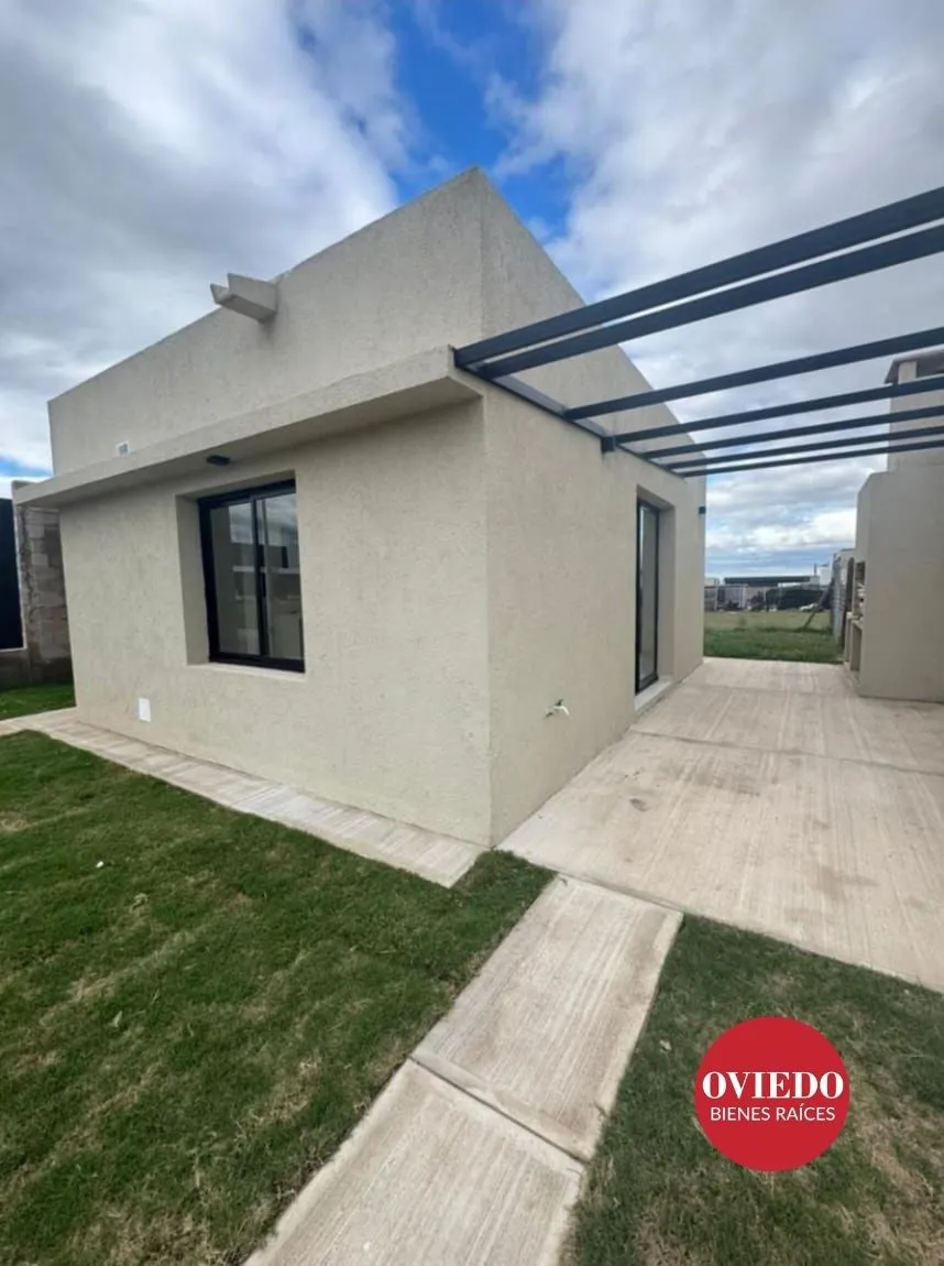 CASA EN VENTA DOCTA AVENIDA-2 DORMITORIOS PATIO/ASADOR/COCHERA