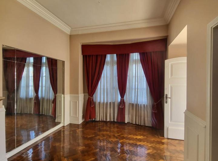 Casa · 250m² · 7 Ambientes · 2 Cocheras