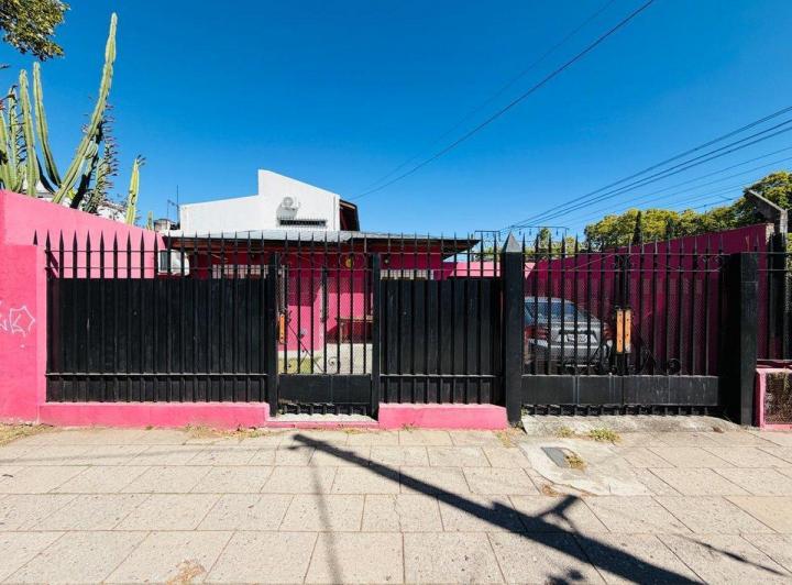 Casa · 165m² · 6 Ambientes · 4 Cocheras