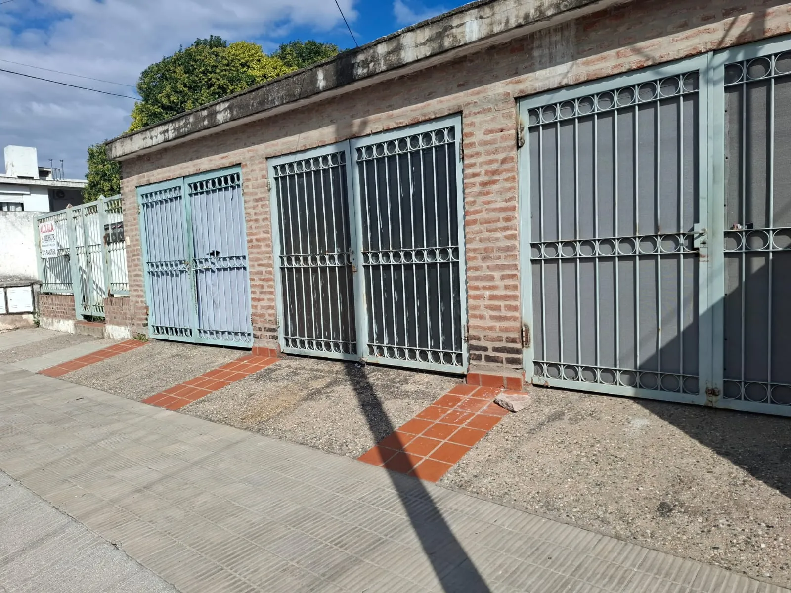Depto. 2 Dorm. en Alquiler con COCHERA, IMPUESTOS Y SERVICIO DE AGUA INCLUIDO EN EL PRECIO