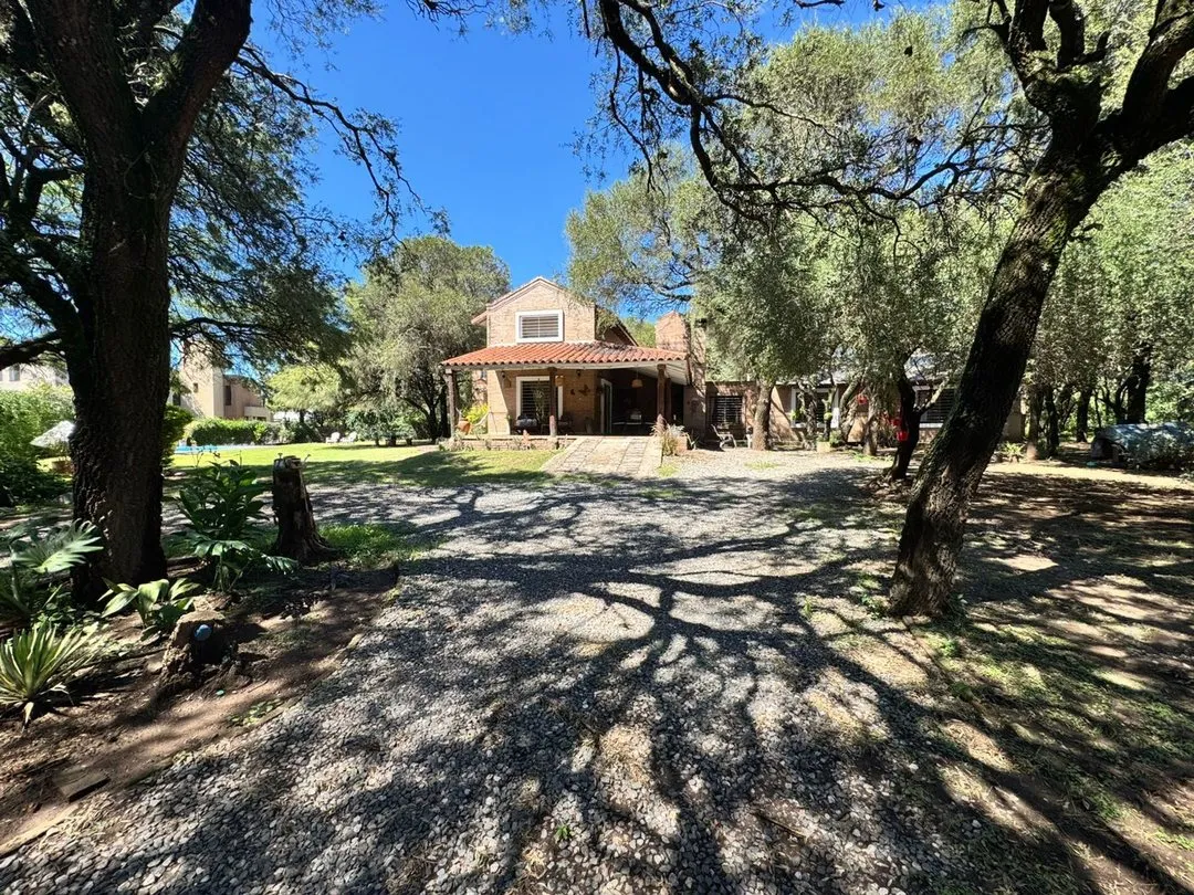 CASA CORDOBA VILLA WARCALDE 3 DORMI PILETA QUINCHO JARDIN ZONA NOROESTE VENTA