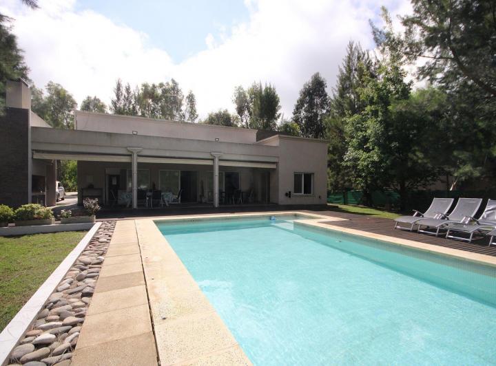 Casa · 153m² · 5 Ambientes · 6 Cocheras