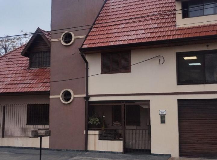 Casa · 280m² · 5 Ambientes · 2 Cocheras