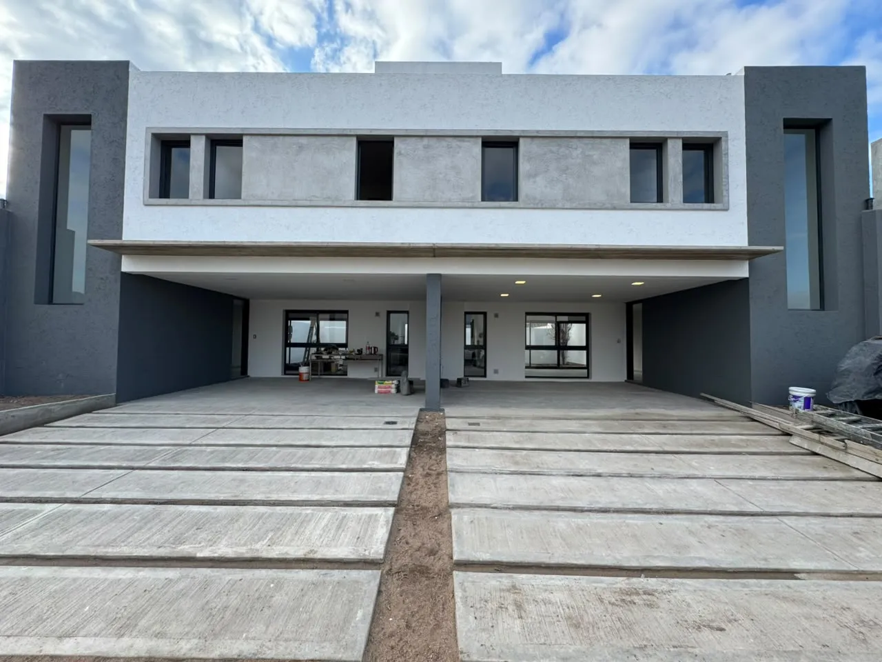 DÚPLEX DE DISEÑO EN PRADOS DE MANANTIALES – 3 DORM. / 3 BAÑOS