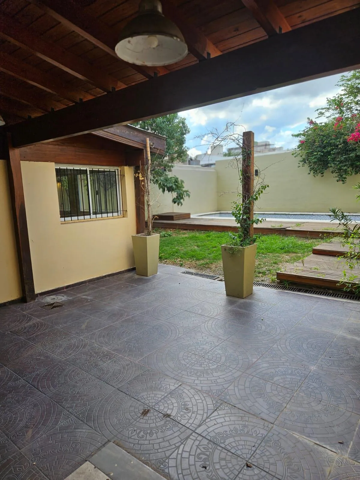 VENDO CASA - 3 DORMITORIOS - PILETA, QUINCHO Y COCHERA - BARRIO GENERAL PAZ VENT