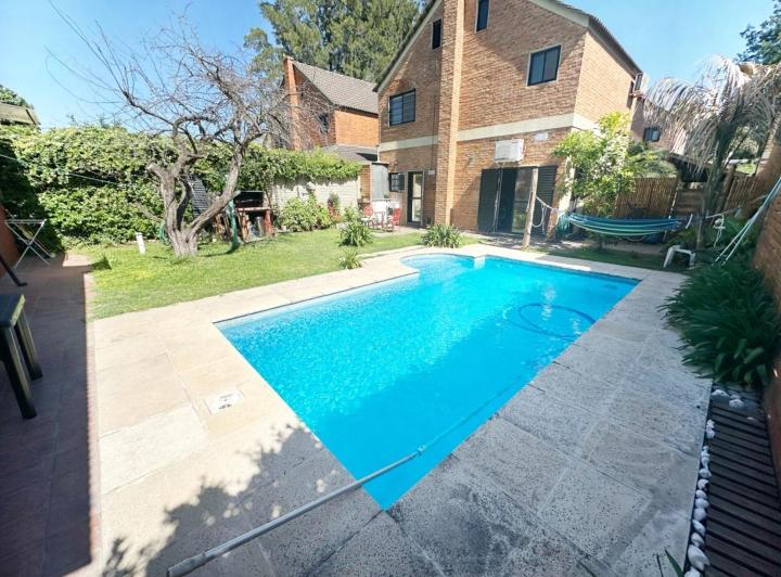 Casa · 270m² · 5 Ambientes · 2 Cocheras