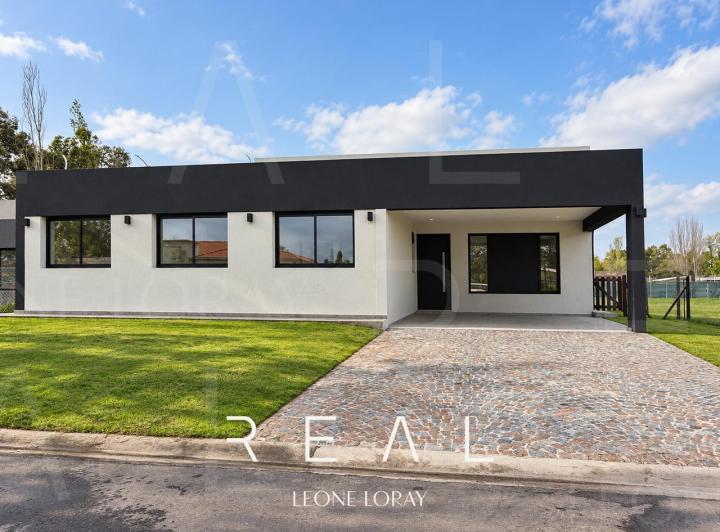 Casa · 140m² · 5 Ambientes · 2 Cocheras