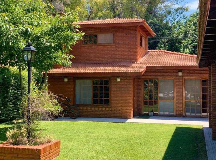 Casa · 274m² · 5 Ambientes · 2 Cocheras