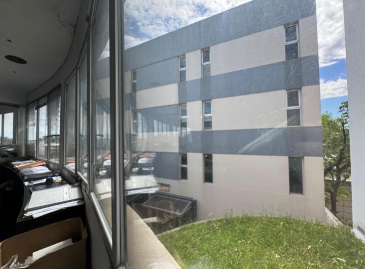 Local comercial · 744m² · 10 Ambientes · 4 Cocheras