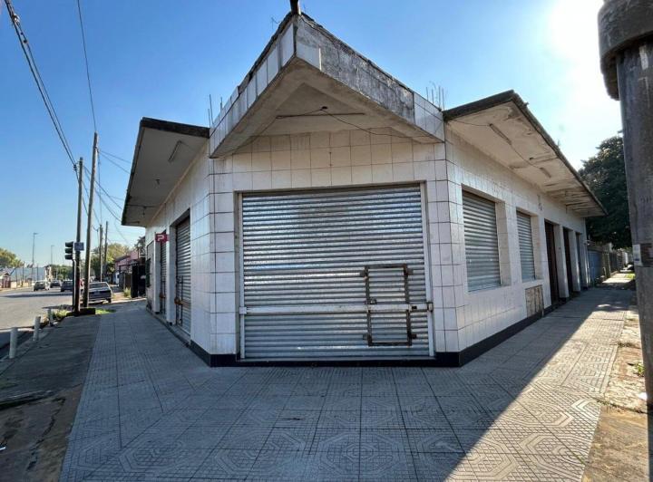 Local comercial · 242m²