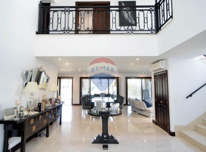 Casa · 350m² · 5 Ambientes · 2 Cocheras