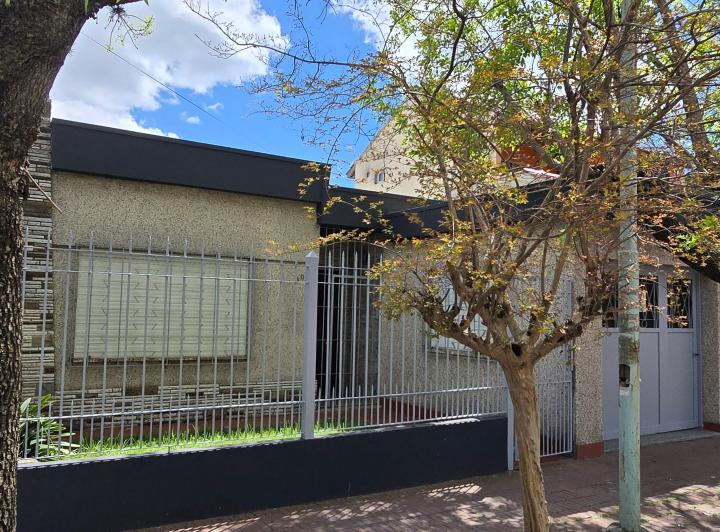 Casa · 200m² · 6 Ambientes · 1 Cochera