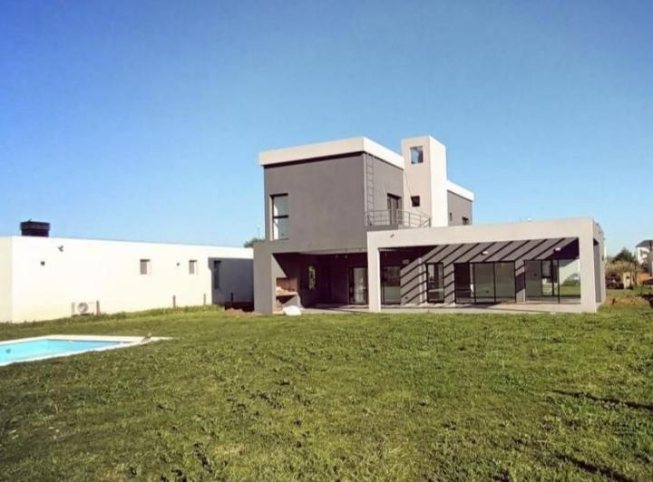 Casa · 150m² · 4 Ambientes · 2 Cocheras