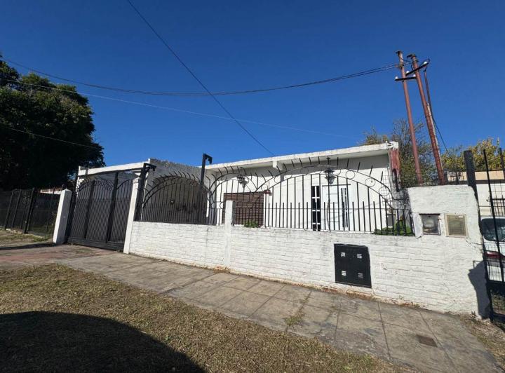 Casa · 128m² · 5 Ambientes · 3 Cocheras
