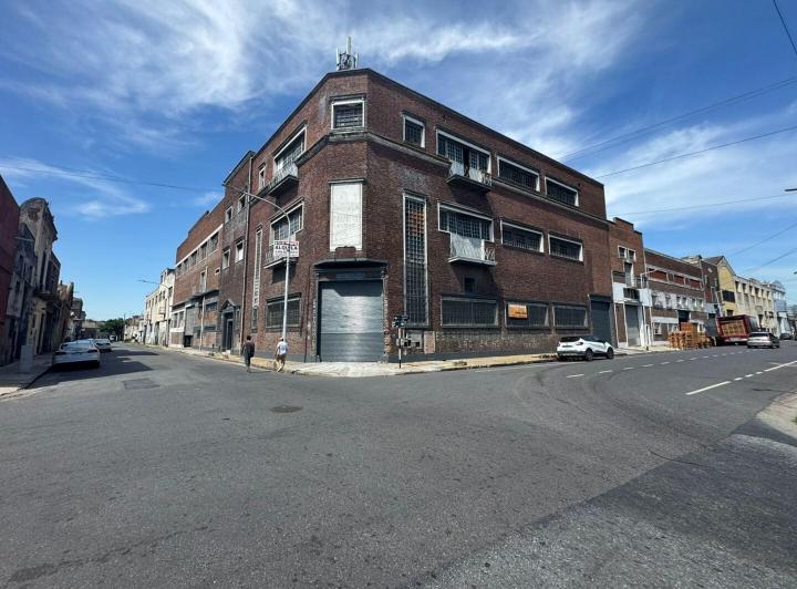 Depósito · 2200m²