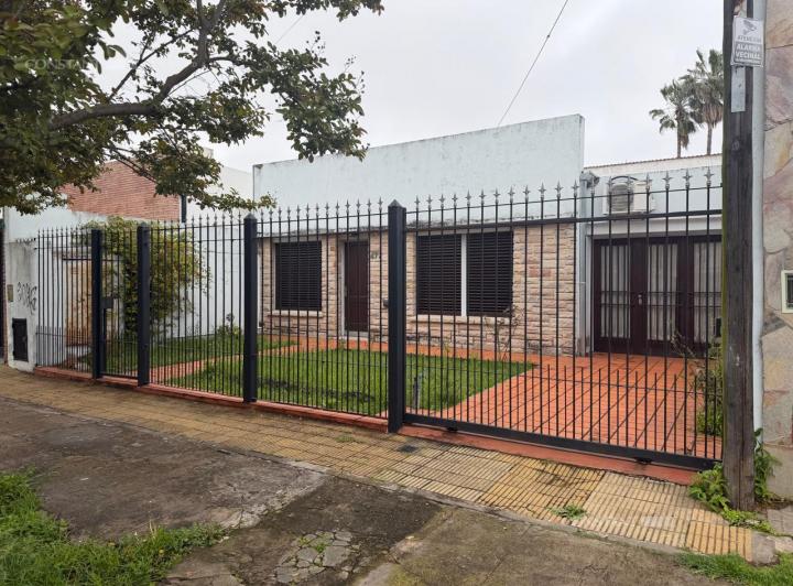 Casa · 160m² · 4 Ambientes · 1 Cochera