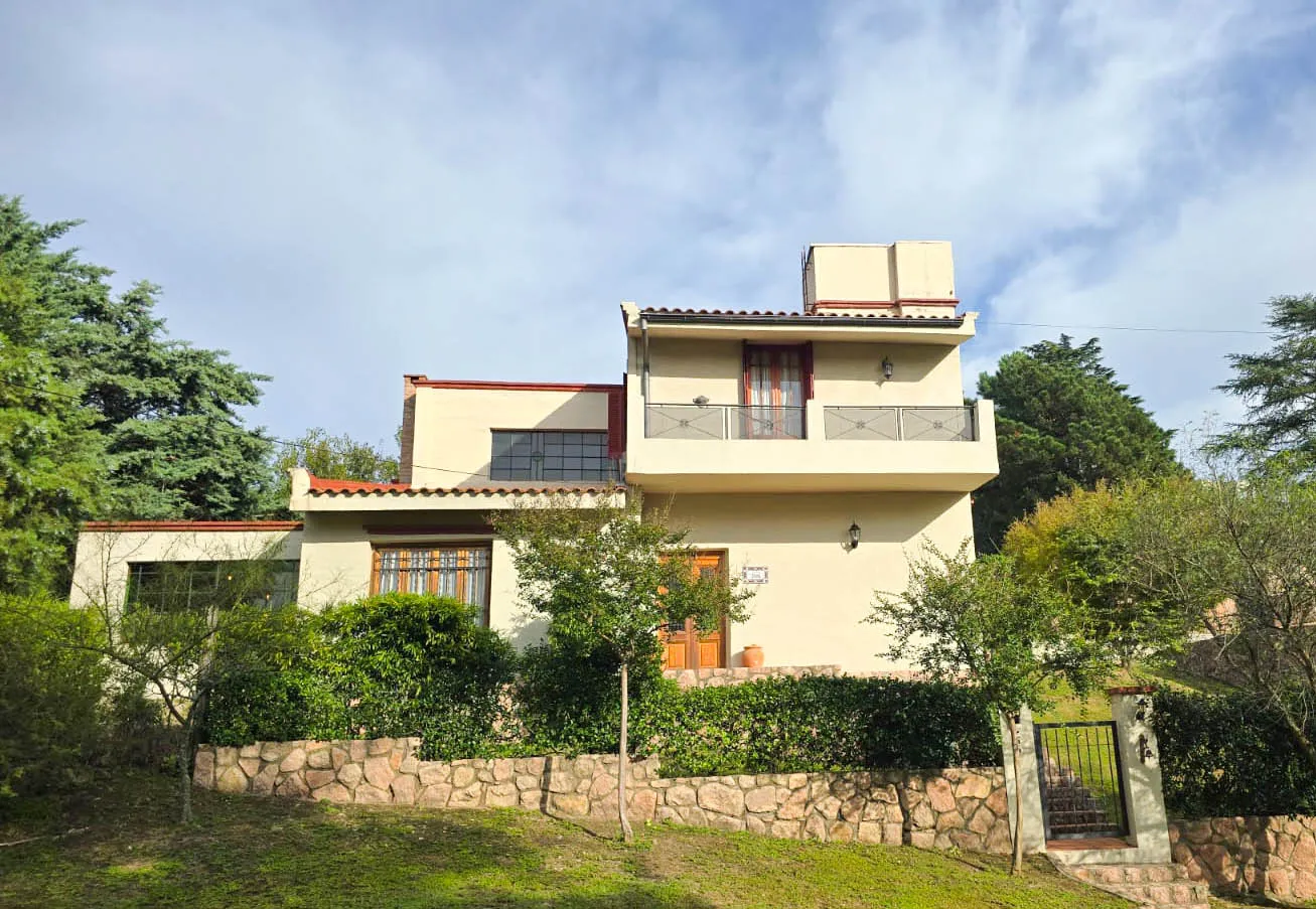 OPORTUNIDAD! CASA CON PISCINA EN CARLOS PAZ
