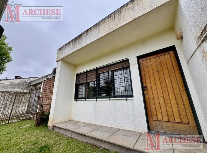 Casa · 80m² · 3 Ambientes · 2 Cocheras