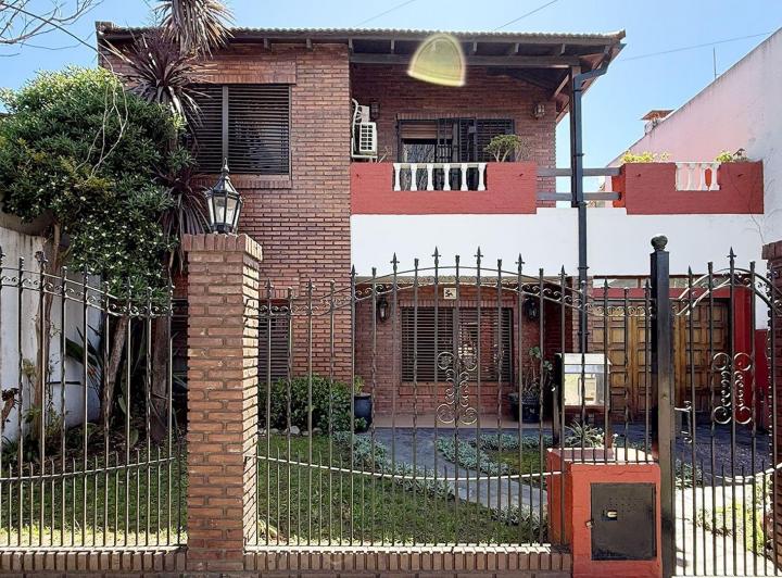 Casa · 152m² · 6 Ambientes · 1 Cochera
