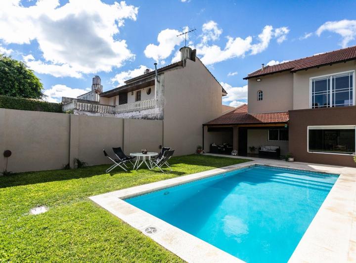 Casa · 239m² · 5 Ambientes · 4 Cocheras