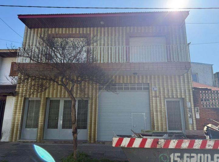 Casa · 264m² · 6 Ambientes · 1 Cochera