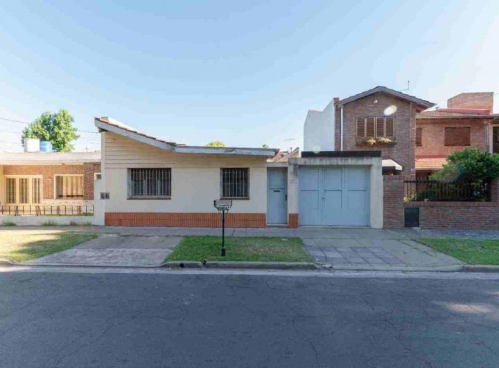 Casa · 186m² · 4 Ambientes · 2 Cocheras
