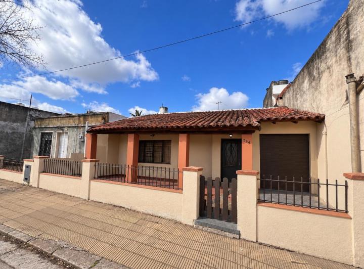 Casa · 100m² · 4 Ambientes · 4 Cocheras