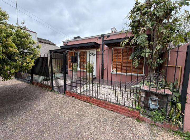 Casa · 130m² · 4 Ambientes · 1 Cochera