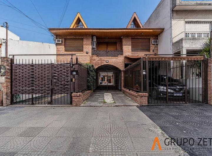 Casa · 95m² · 4 Ambientes · 1 Cochera